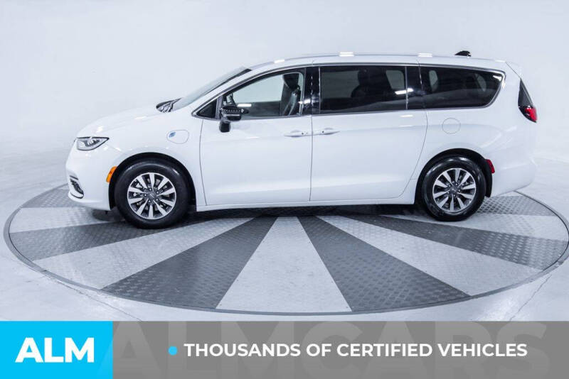 2024 Chrysler Pacifica Plug-In Hybrid Select