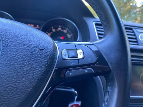 2017 Volkswagen Passat 1.8T R-Line