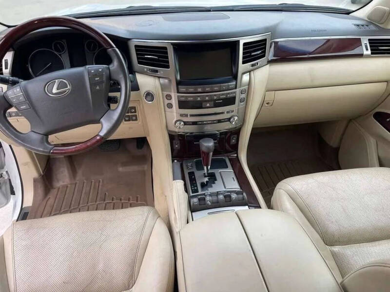2014 Lexus LX 570