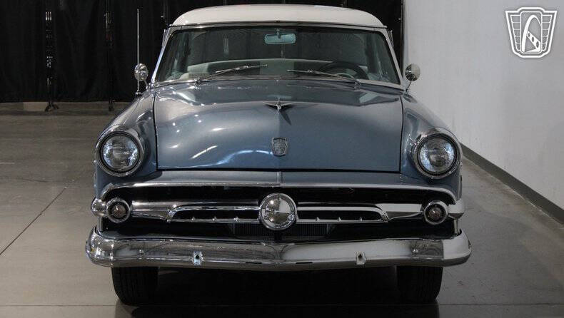 1954 Ford Crestline