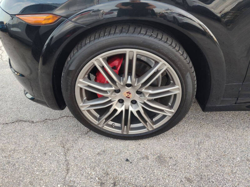 2014 Porsche Cayenne GTS