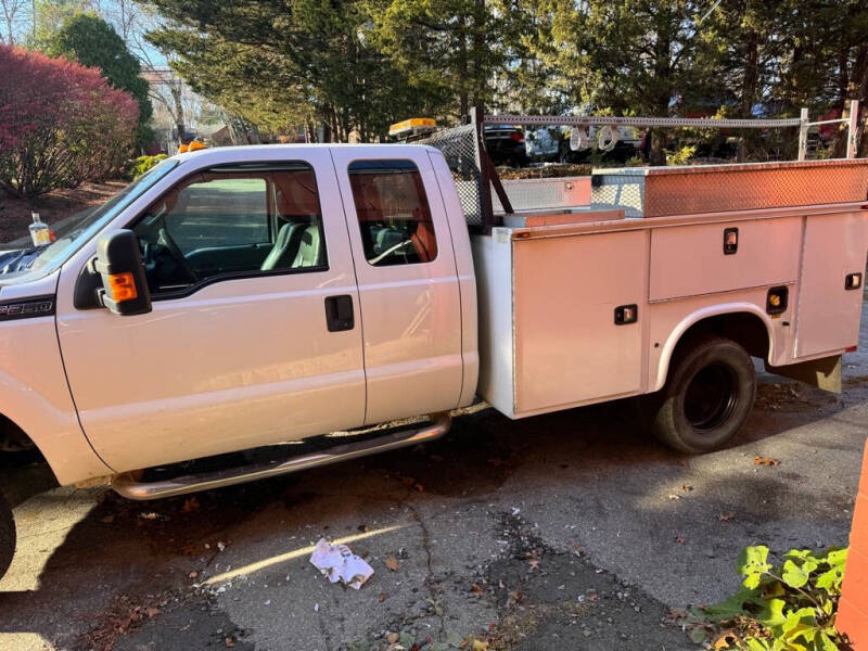 2015 Ford F-350 Super Duty Chassis Cab XLT photo 16