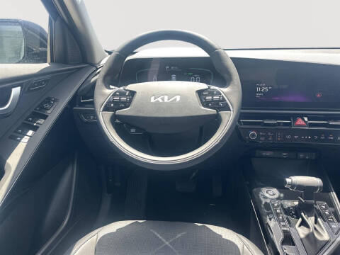 2025 Kia Niro SX
