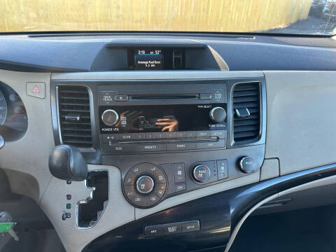 2011 Toyota Sienna LE 7-Passenger