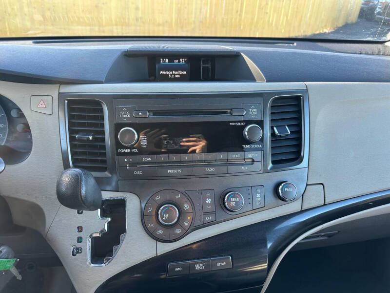 2011 Toyota Sienna LE 7-Passenger