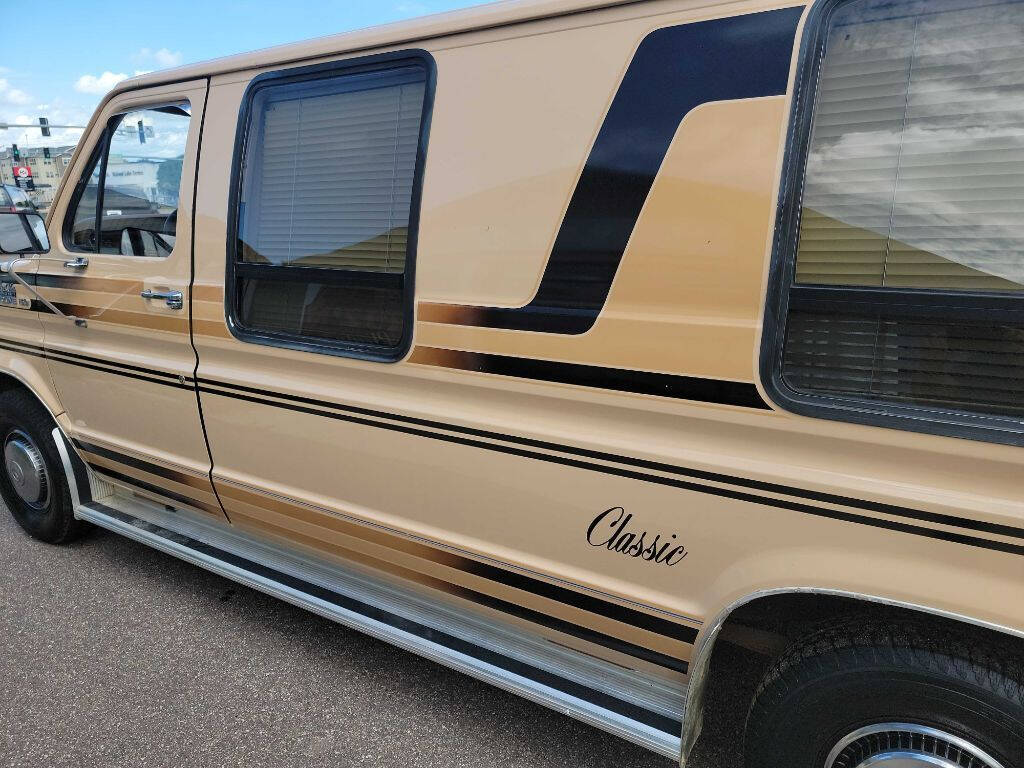 1984 Ford E-Series 26