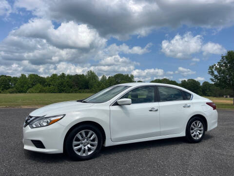 2018 Nissan Altima for sale at LAMB MOTORS INC in Hamilton AL