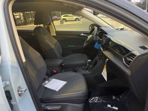 2026 Volkswagen Taos SE Black