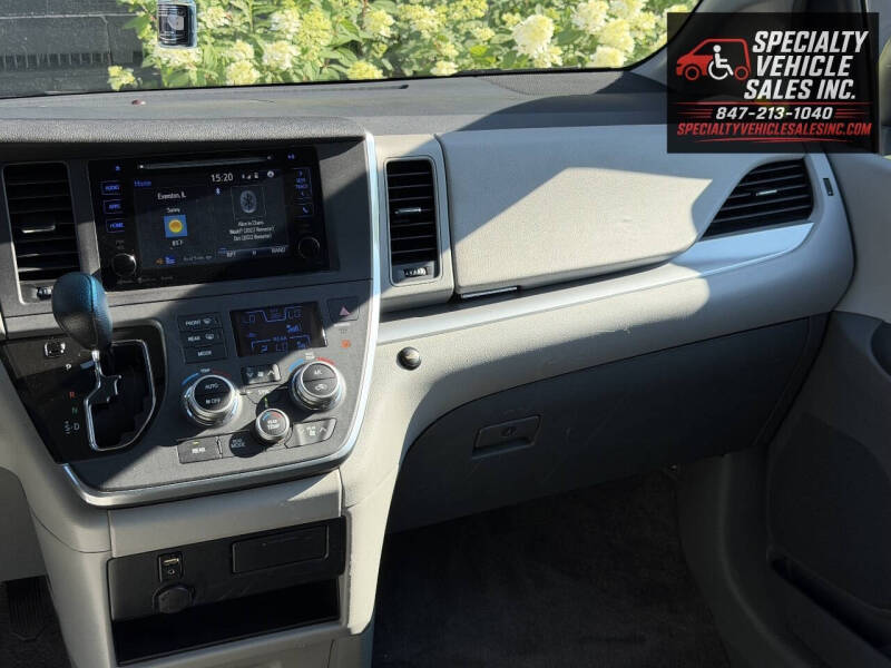 2016 Toyota Sienna LE Mobility 7-Passenger