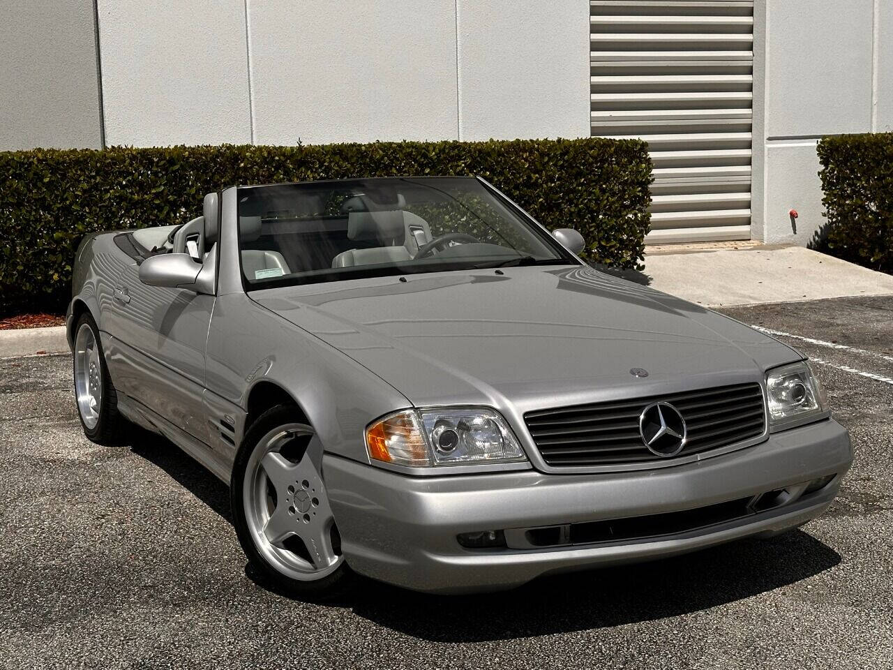 2000 Mercedes-Benz SL-Class  - $15,900