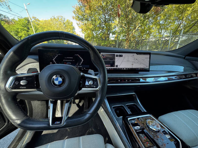 2023 BMW 7 Series 740i