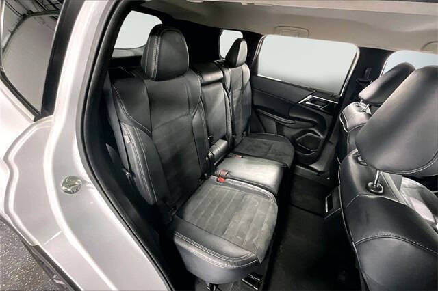 2022 Mitsubishi Outlander SE