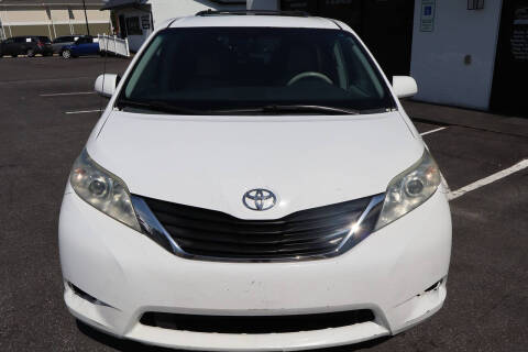 2012 Toyota Sienna LE 8-Passenger