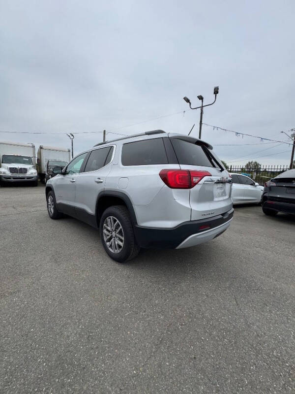 2017 GMC Acadia SLE-2