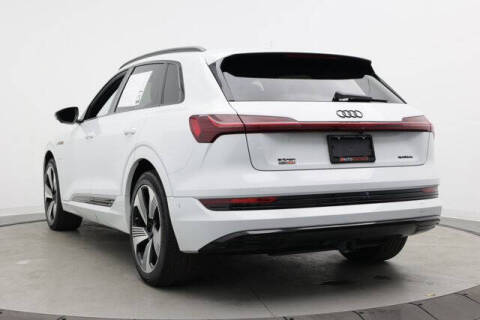 2022 Audi e-tron quattro Premium Plus