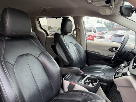 2017 Chrysler Pacifica Touring Plus