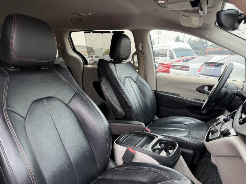 2017 Chrysler Pacifica Touring Plus