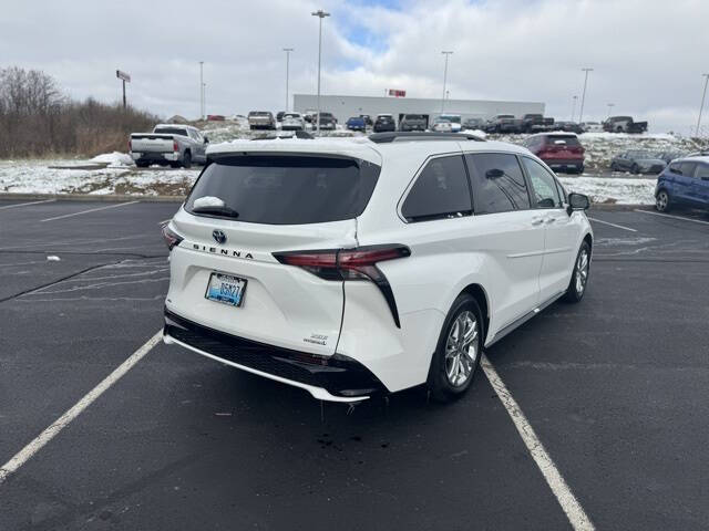 2022 Toyota Sienna XSE 7-Passenger