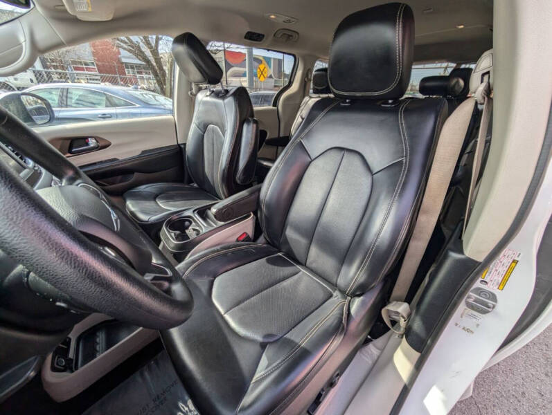 2020 Chrysler Voyager LXi