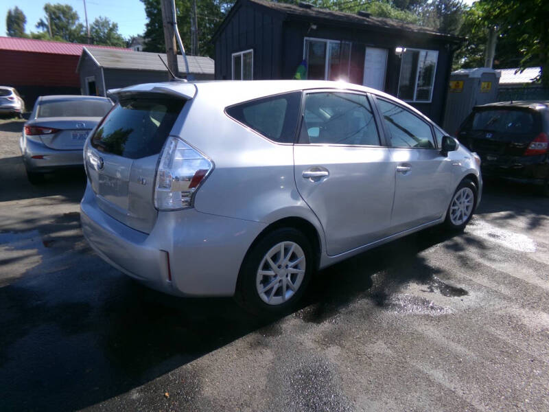 2012 Toyota Prius v Five