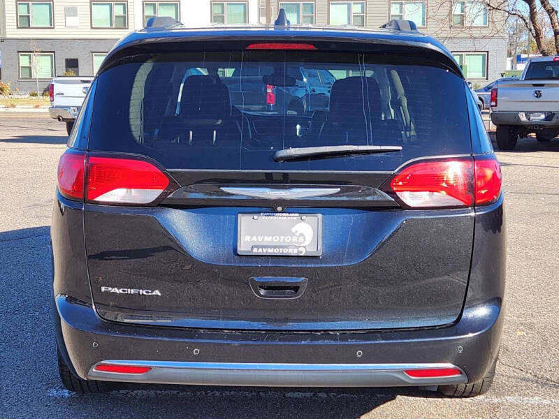 2017 Chrysler Pacifica Touring-L