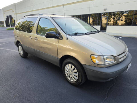 2000 Toyota Sienna LE