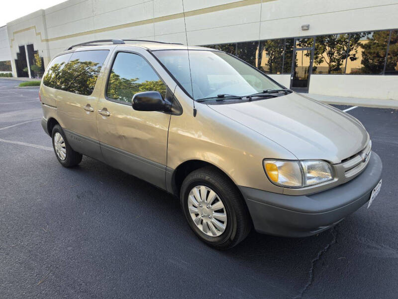 2000 Toyota Sienna LE