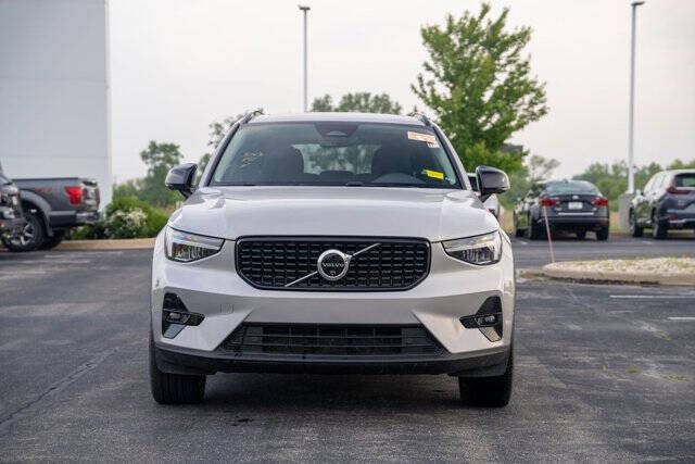 2024 Volvo XC40 B5 Plus Dark Theme