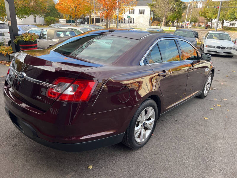 2011 Ford Taurus SEL photo 5