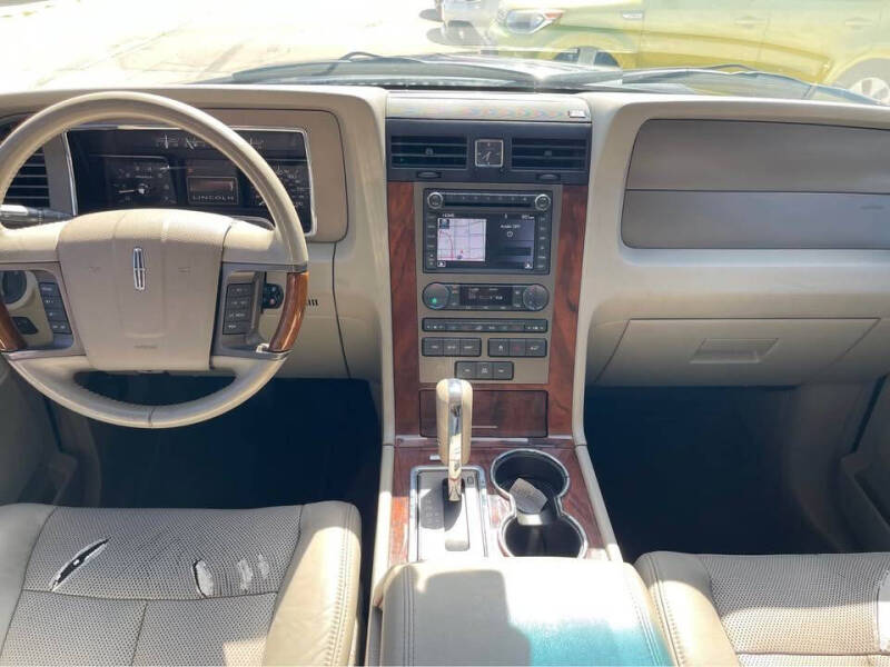 2011 Lincoln Navigator L