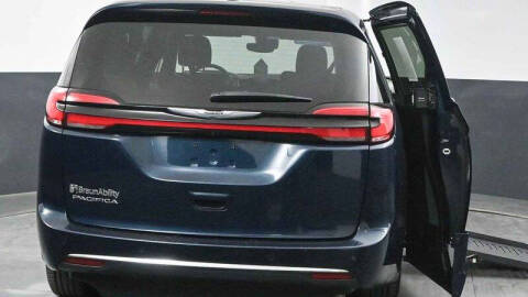 2024 Chrysler Pacifica Touring