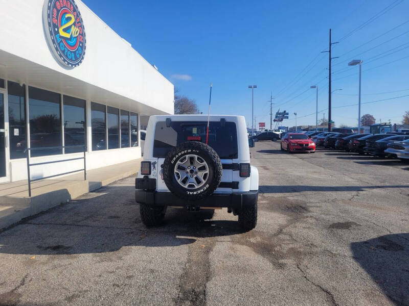 2015 Jeep Wrangler Unlimited Sahara photo 6