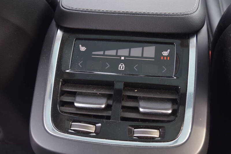 2022 Volvo XC90 T6 Inscription 6-Passenger