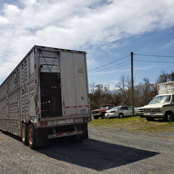 1984 Barrett Livestock Trailer