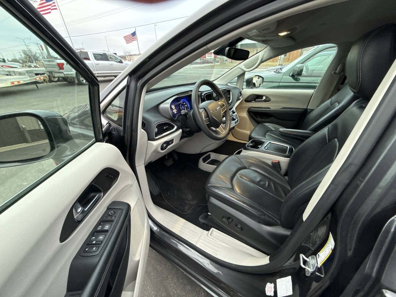 2022 Chrysler Pacifica for sale at Car Smart Of St. Cloud in Saint Cloud, MN