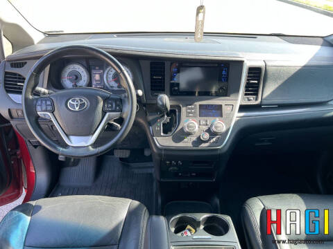 2017 Toyota Sienna SE 8-Passenger