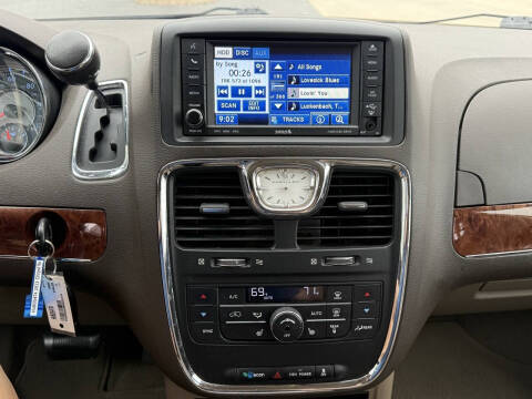 2011 Chrysler Town and Country Touring-L