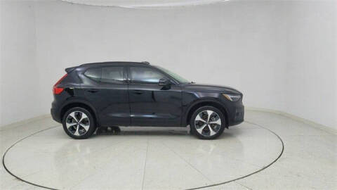 2024 Volvo XC40 B5 Plus Dark Theme