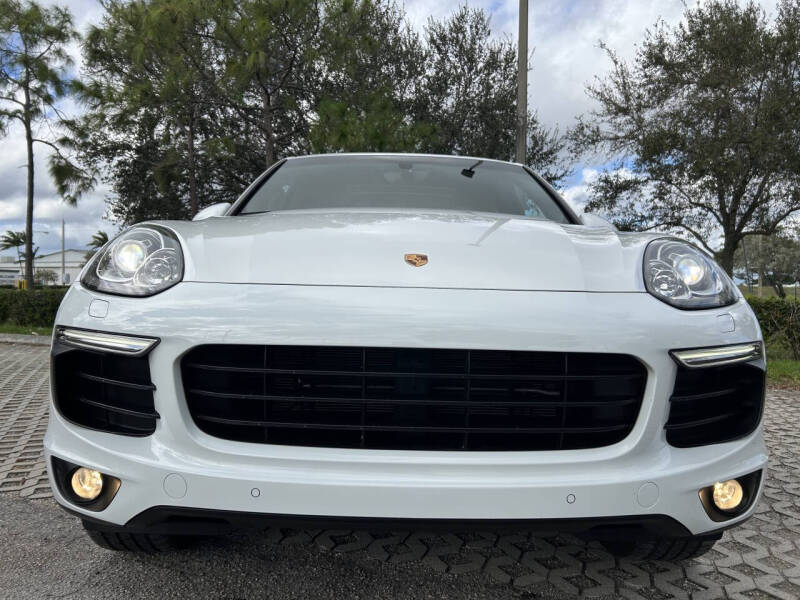 2017 Porsche Cayenne Platinum Edition