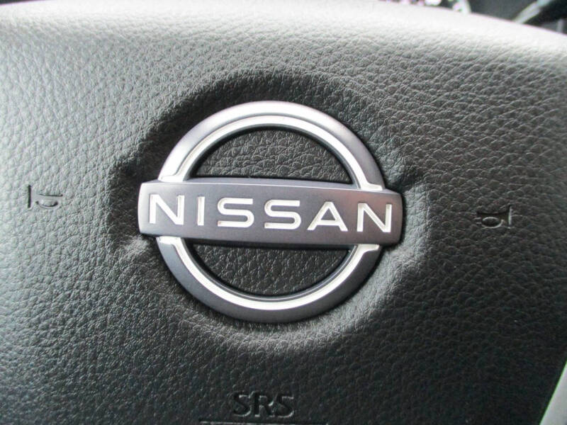 2023 Nissan Titan SV