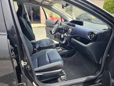 2016 Toyota Prius c Two