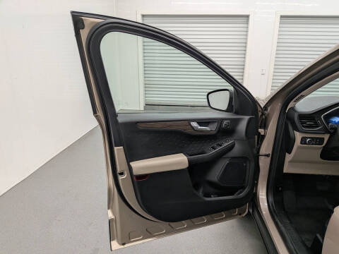 2020 Ford Escape Hybrid Titanium