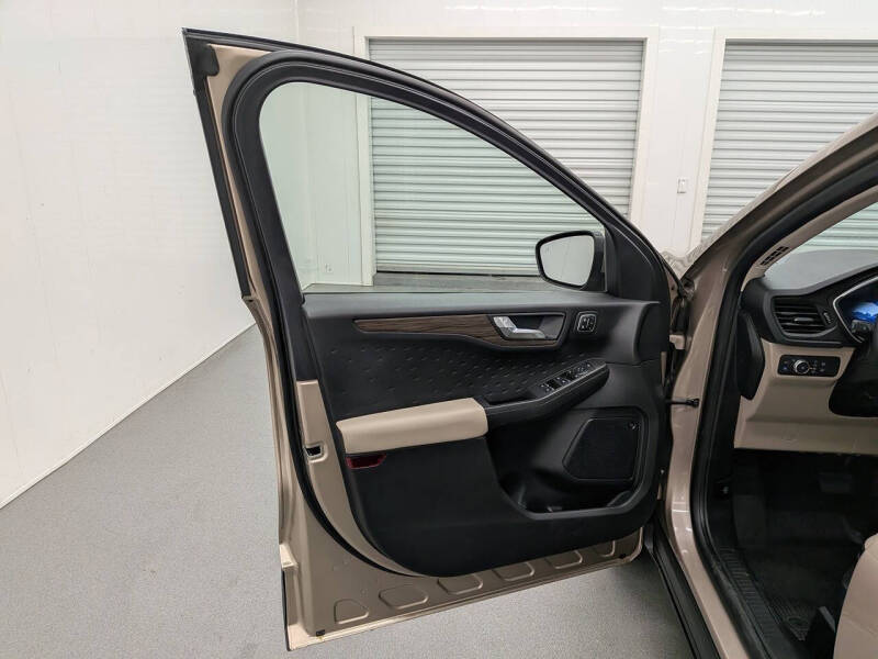 2020 Ford Escape Hybrid Titanium