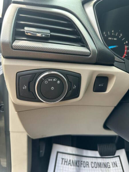2017 Ford Fusion SE