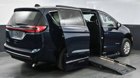 2024 Chrysler Pacifica Touring