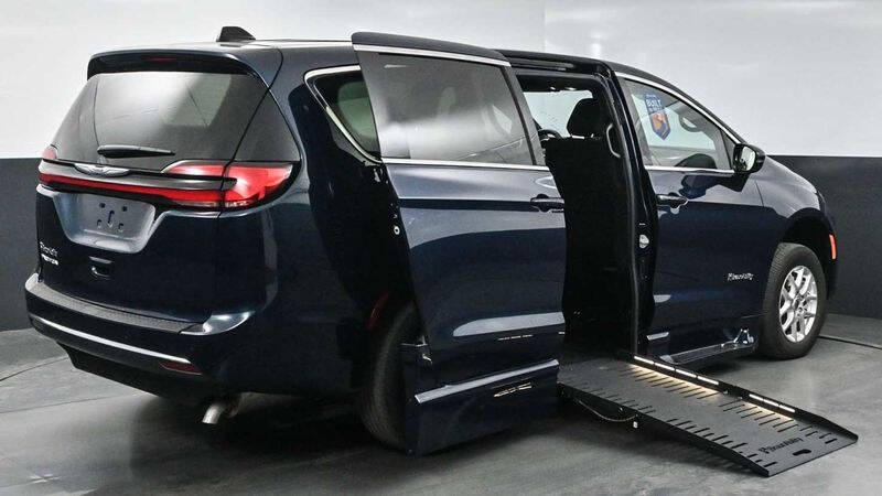 2024 Chrysler Pacifica Touring