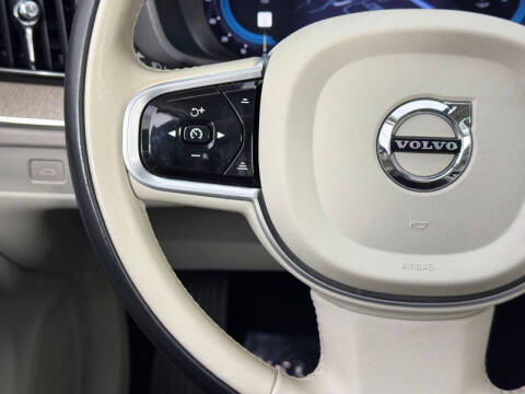 2023 Volvo XC60 B5 Ultimate Dark Theme