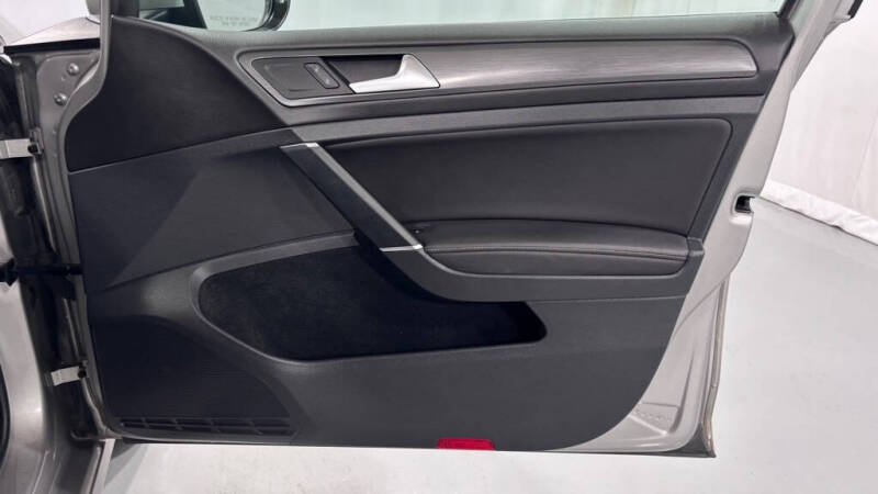 2019 Volkswagen Golf SE