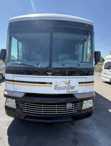 2010 Fleetwood RV Bounder 30’ Double Slide!!!