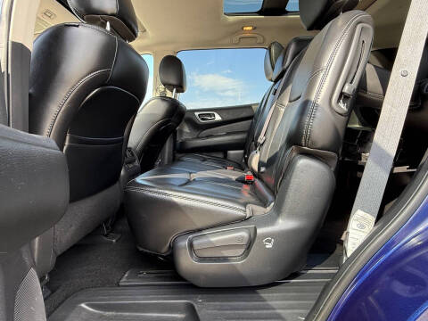 2017 Nissan Pathfinder SL